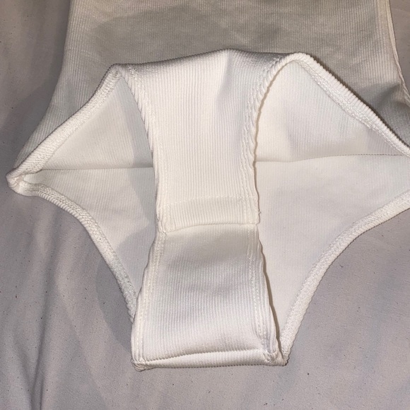 Ribbed Simple Bodysuit - Picture 2 of 3